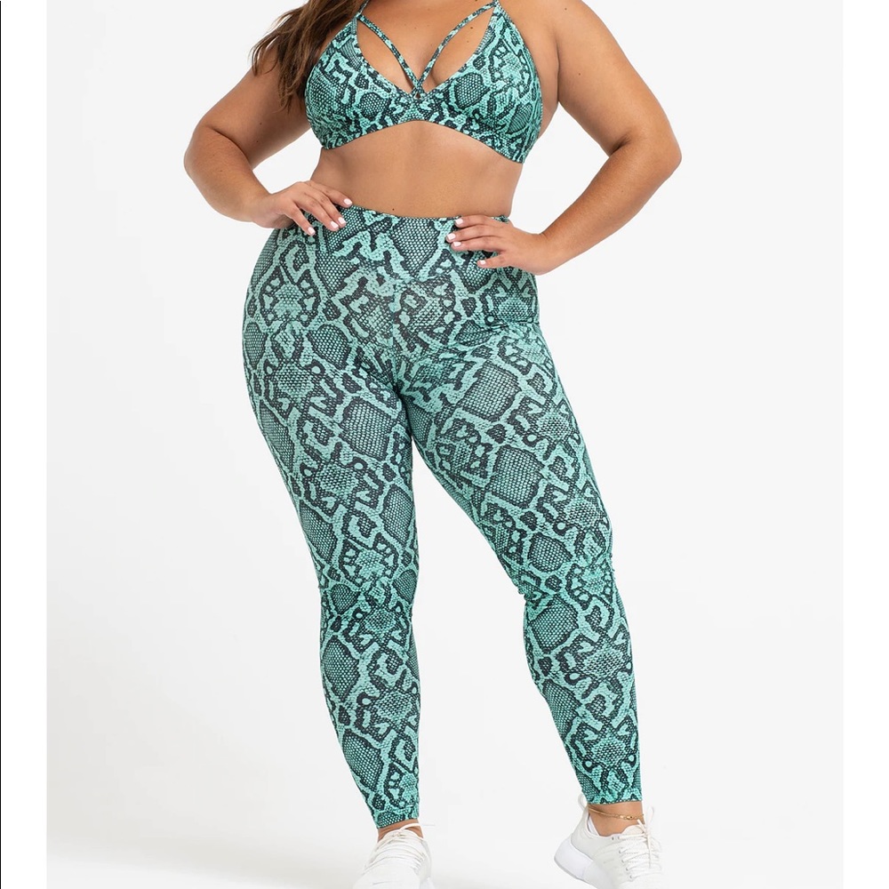NWT Licifit Boa High Waist Scrunch Legging Size Medium